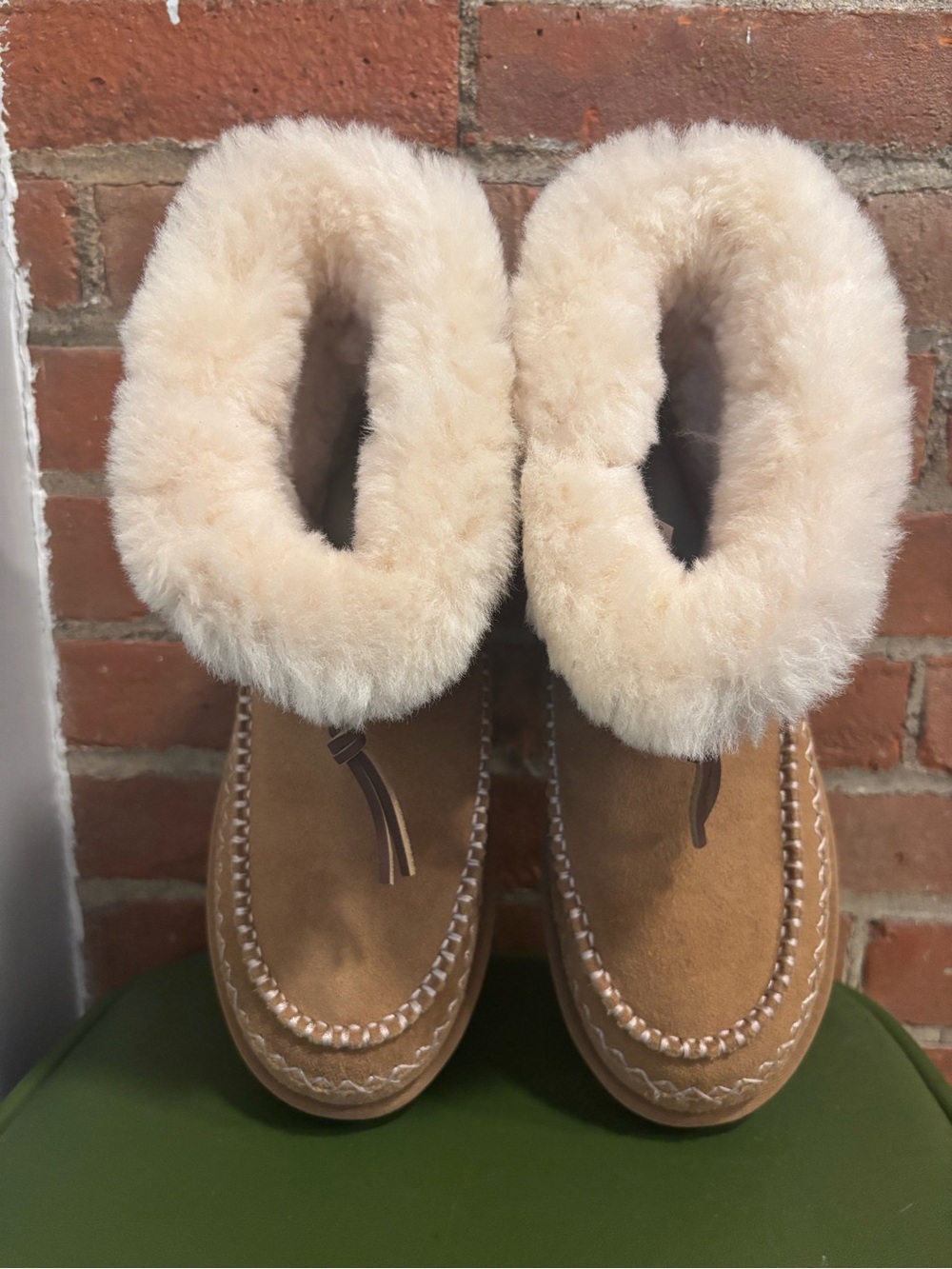 New with Box! Ugg Classic Mini Alpine in Chestnut - Picture 6 of 10